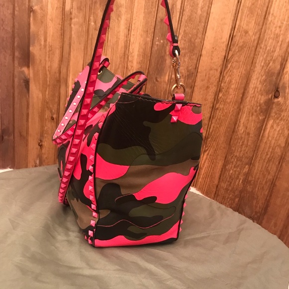 SOLD❤️Valentino Rockstud camo Crossbody hot pink - Picture 7 of 8